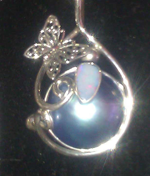 Sterling silver necklace with marbi pearl pendant and opal